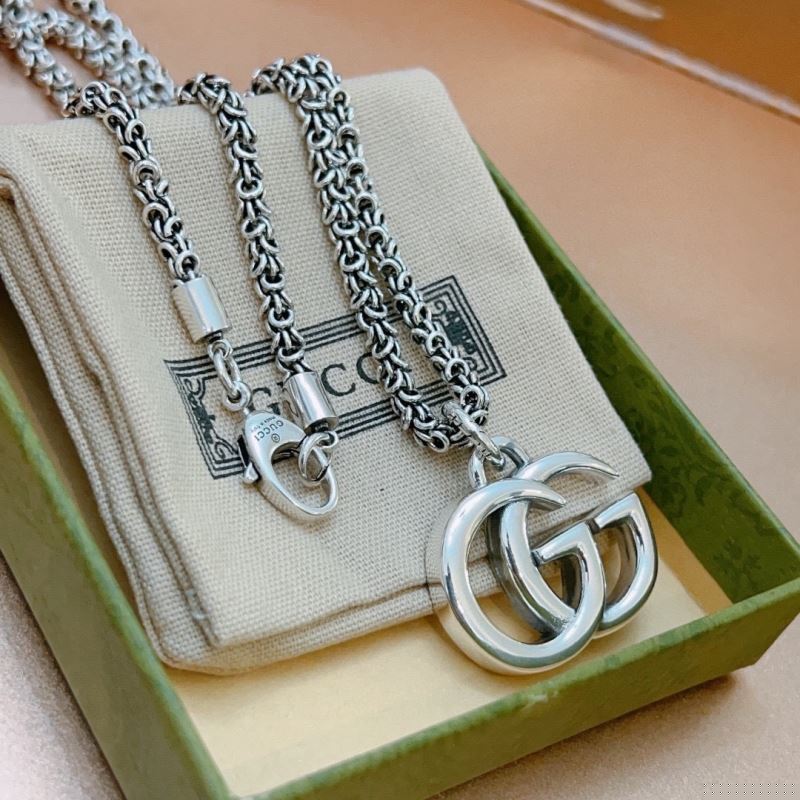 G*u*i necklaces